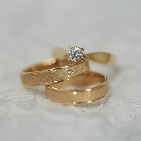 Fotka svadobnych obrucok a snubneho prstena