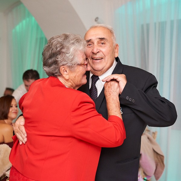 Stari rodicia pocas prveho tanca na svadbe, Castel Mierovo