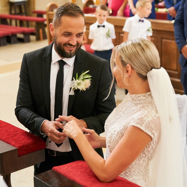 Vymena prstienkov pri svadobnom obrade