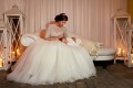 svadobny fotograf fotka nevesty so spiacou dcerkou pocas svadobnej hostiny, svadobny stal Rosenthal, Ruzindol